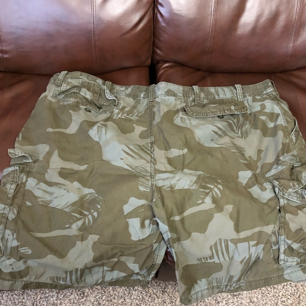 Men’s size 54 camo shorts. Worn once